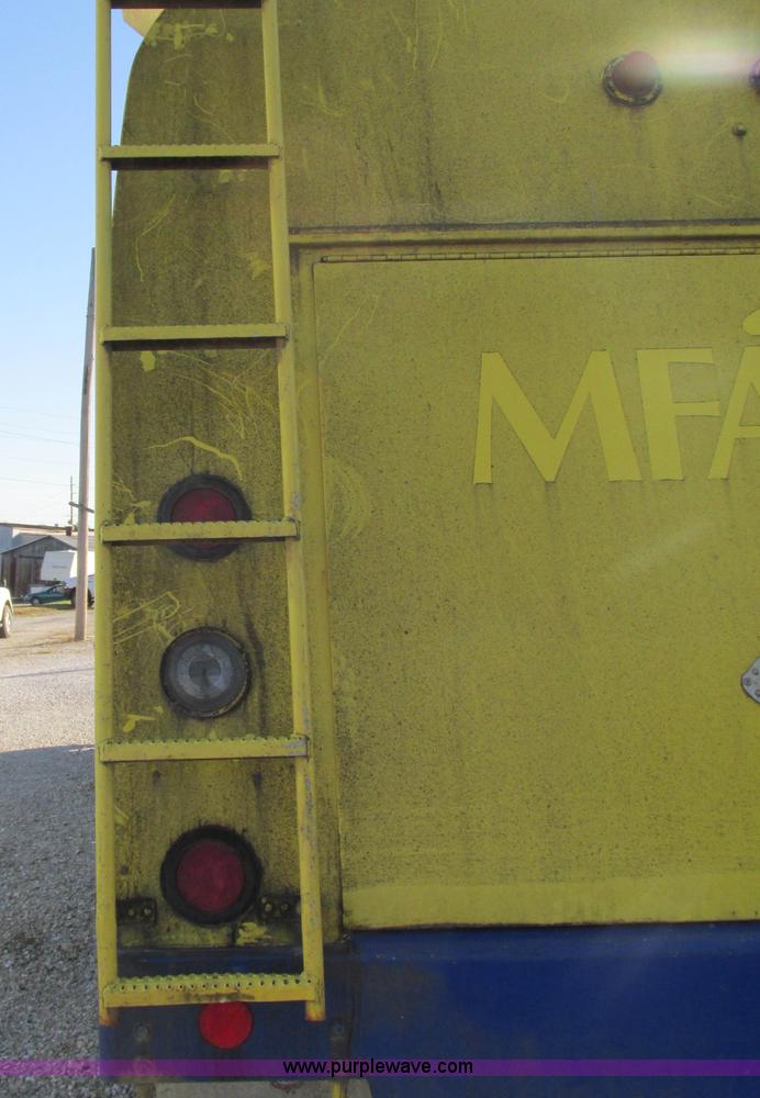 image for item L5324 2001 International 9100i fuel truck