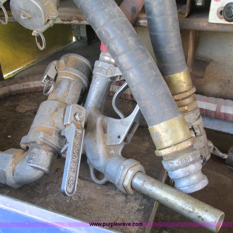 image for item L5324 2001 International 9100i fuel truck