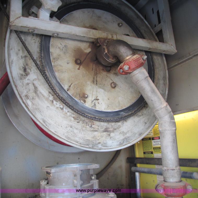 image for item L5324 2001 International 9100i fuel truck