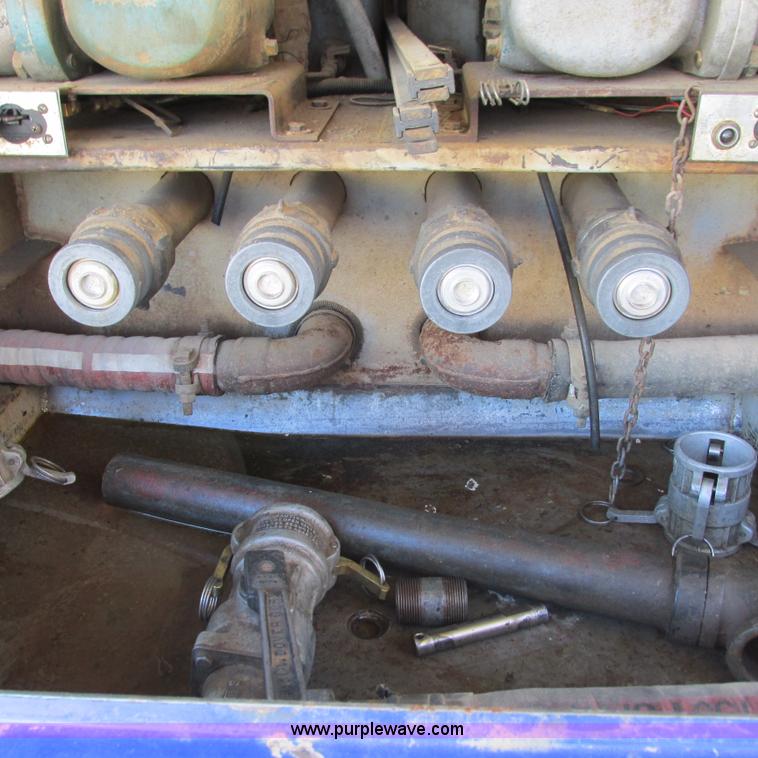 image for item L5324 2001 International 9100i fuel truck