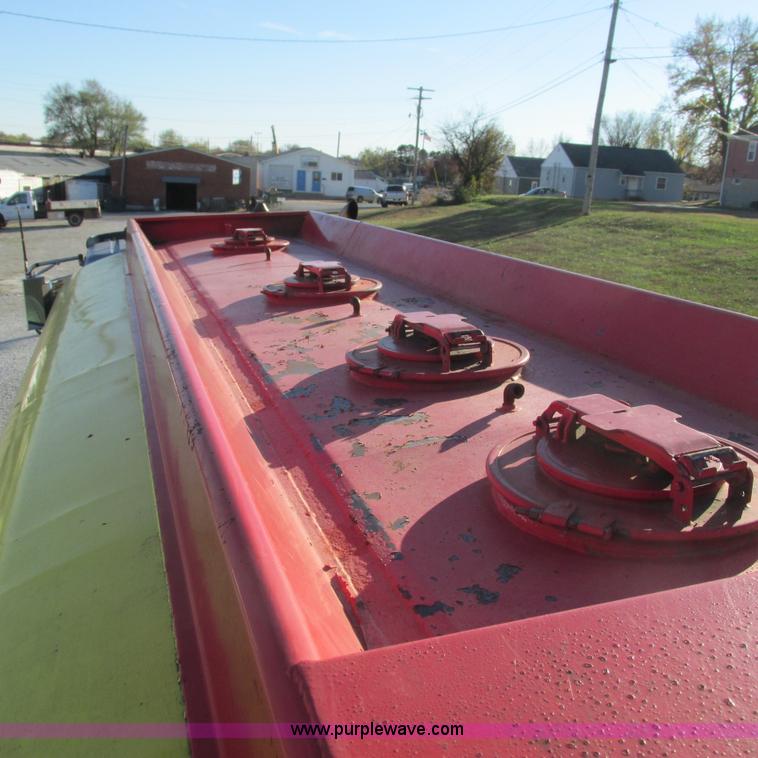 image for item L5324 2001 International 9100i fuel truck