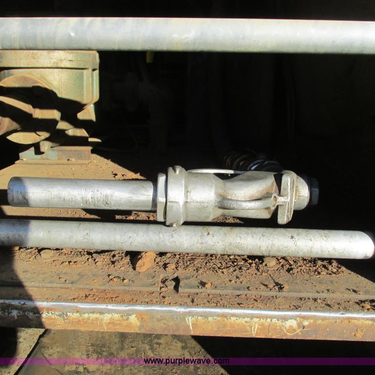 image for item L5324 2001 International 9100i fuel truck