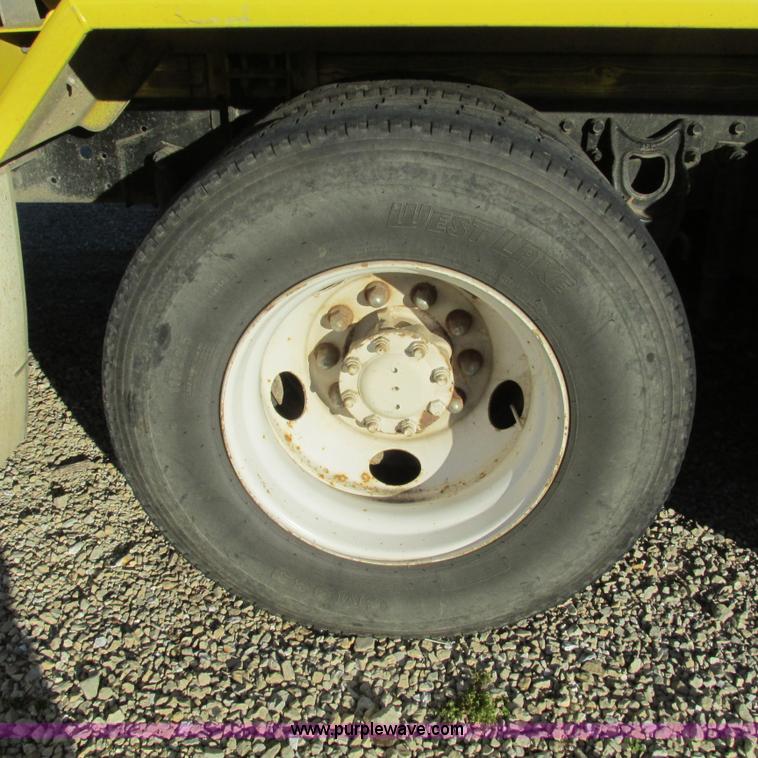 image for item L5324 2001 International 9100i fuel truck