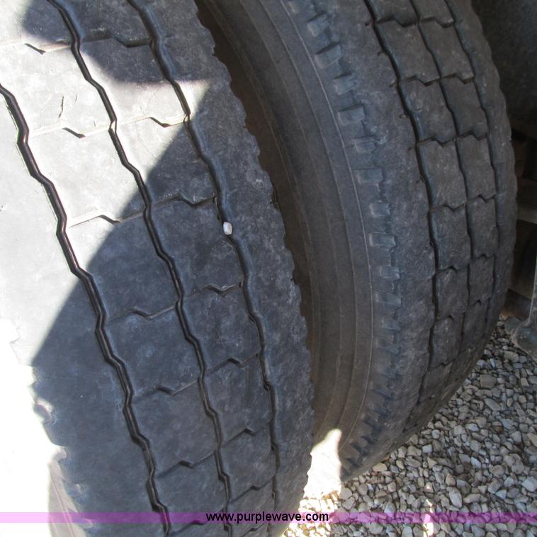 image for item L5324 2001 International 9100i fuel truck