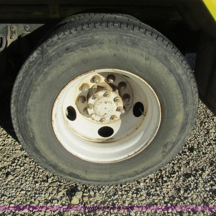 image for item L5324 2001 International 9100i fuel truck