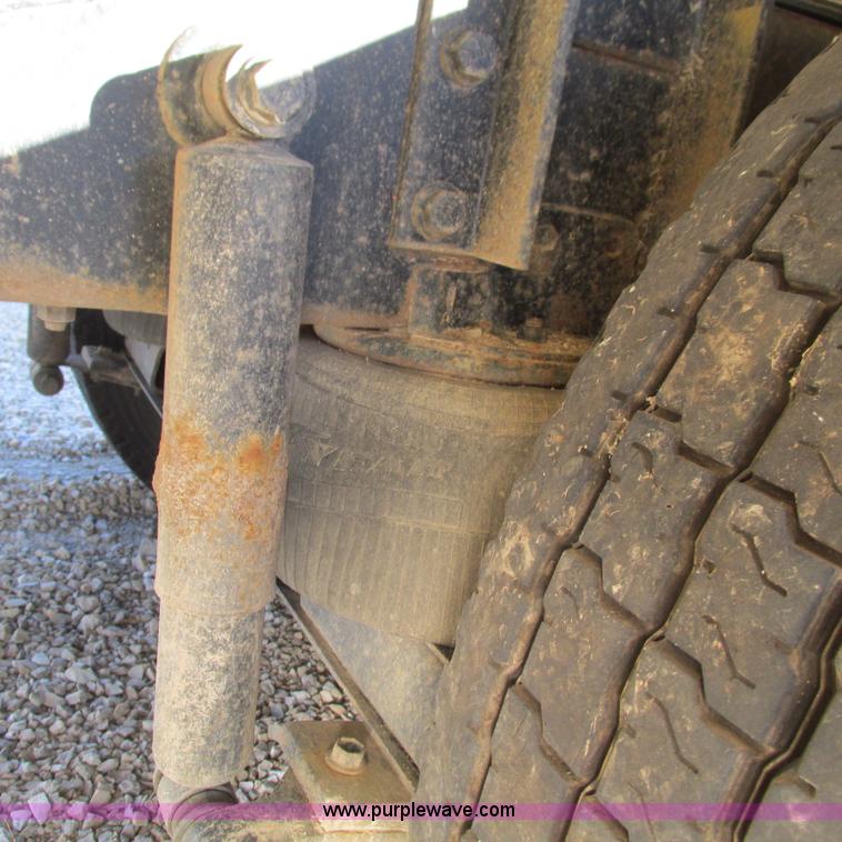 image for item L5324 2001 International 9100i fuel truck