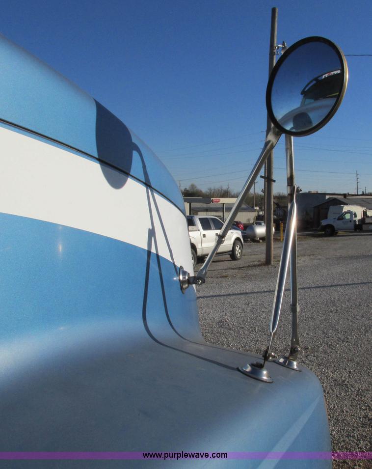 image for item L5324 2001 International 9100i fuel truck