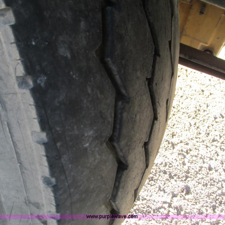 image for item L5324 2001 International 9100i fuel truck