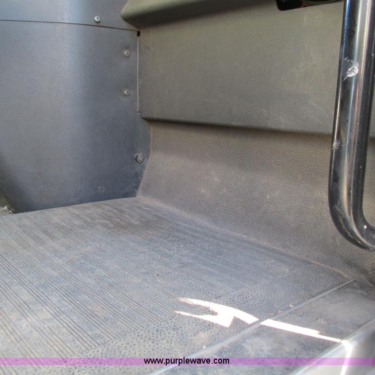 image for item L5324 2001 International 9100i fuel truck