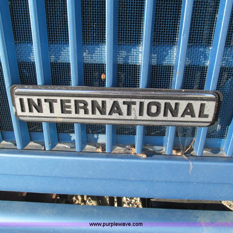 image for item L5324 2001 International 9100i fuel truck