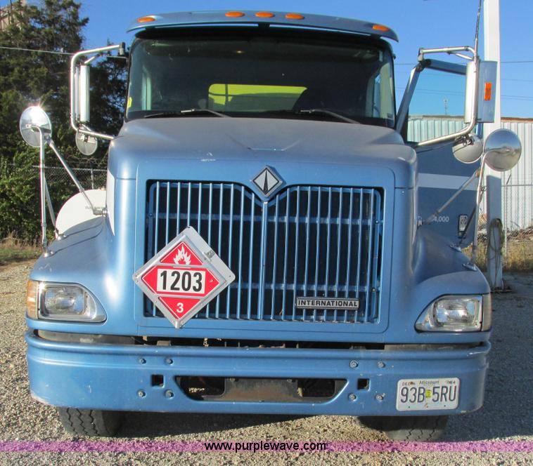 image for item L5324 2001 International 9100i fuel truck