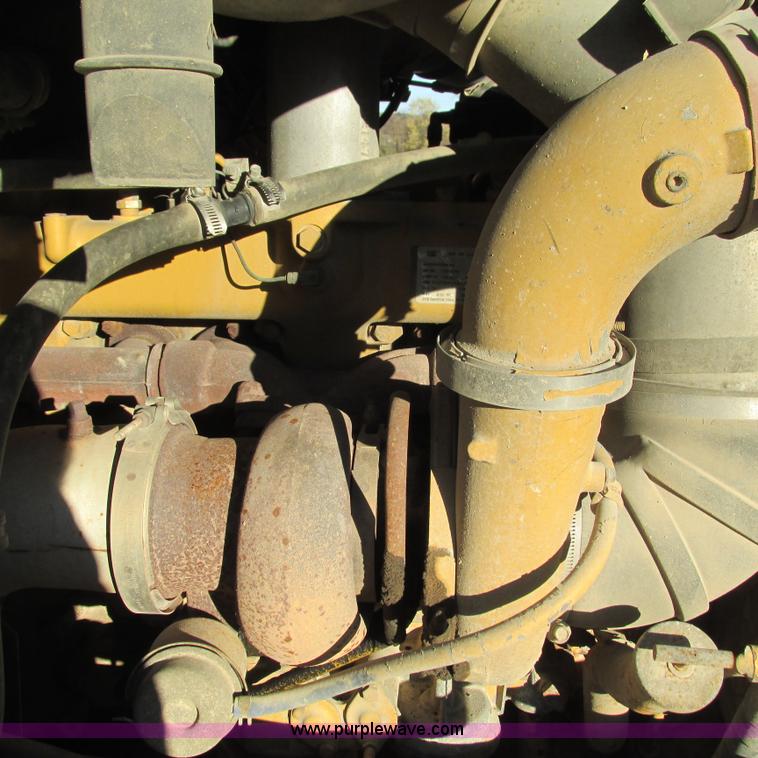 image for item L5324 2001 International 9100i fuel truck