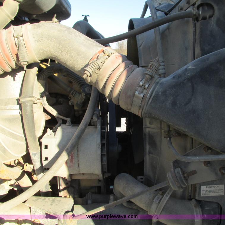 image for item L5324 2001 International 9100i fuel truck