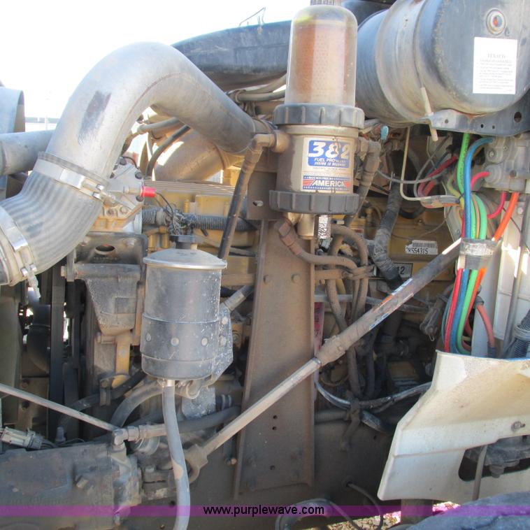 image for item L5324 2001 International 9100i fuel truck