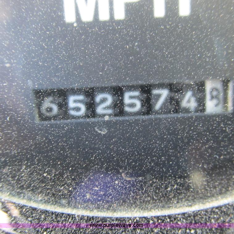 image for item L5324 2001 International 9100i fuel truck