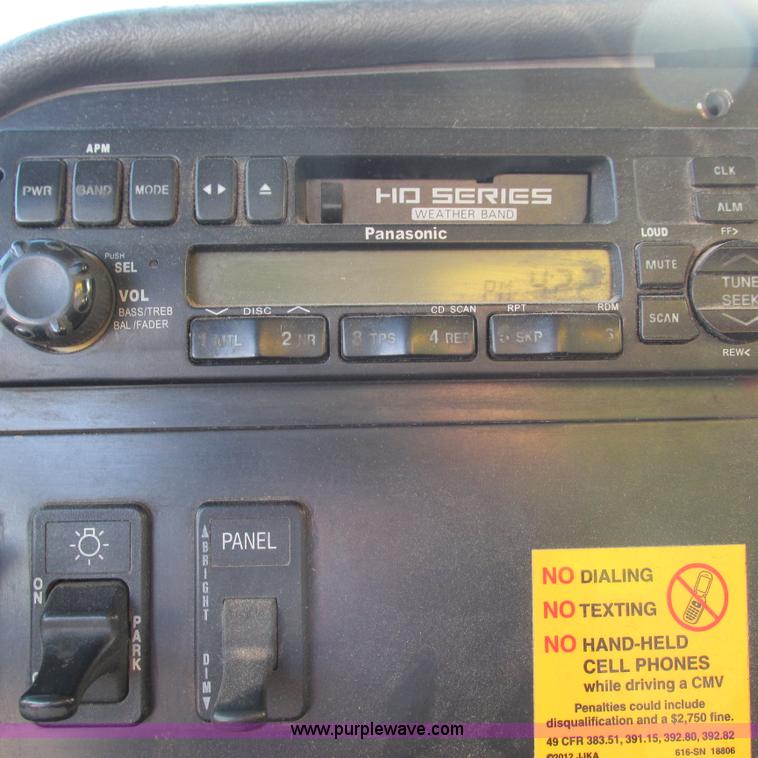 image for item L5324 2001 International 9100i fuel truck