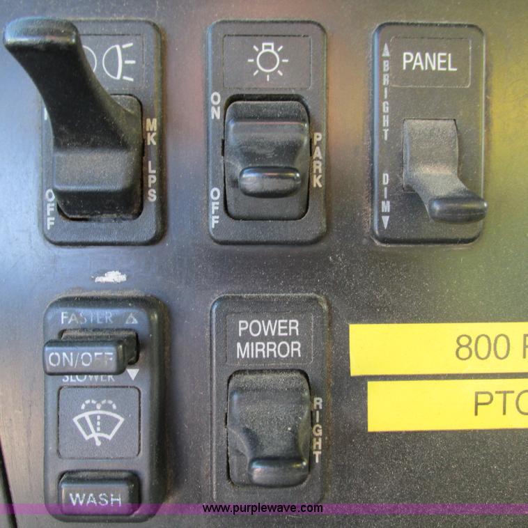 image for item L5324 2001 International 9100i fuel truck