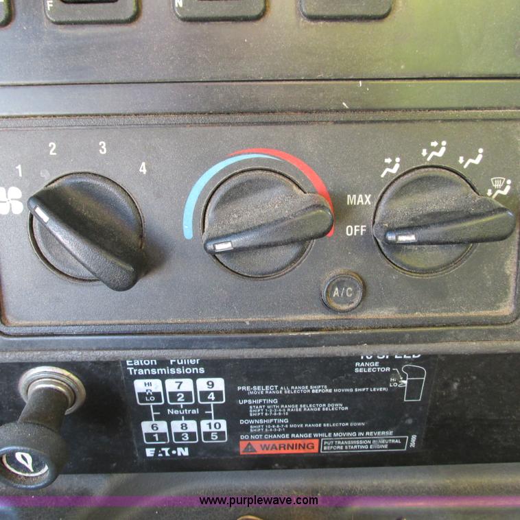 image for item L5324 2001 International 9100i fuel truck