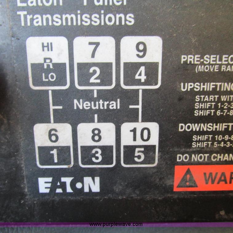 image for item L5324 2001 International 9100i fuel truck