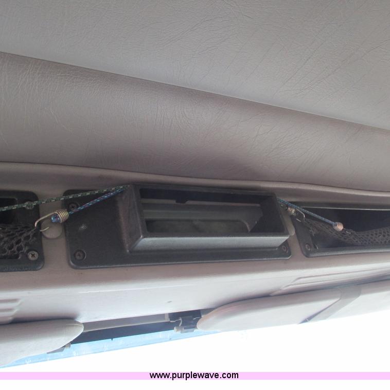 image for item L5324 2001 International 9100i fuel truck