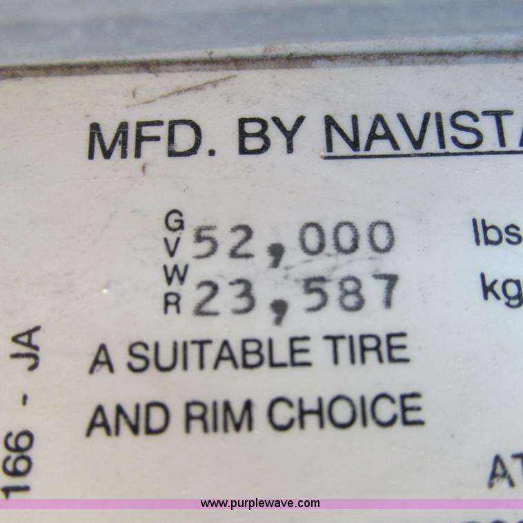 image for item L5324 2001 International 9100i fuel truck