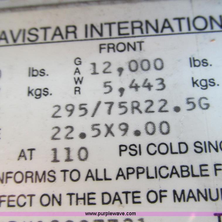 image for item L5324 2001 International 9100i fuel truck