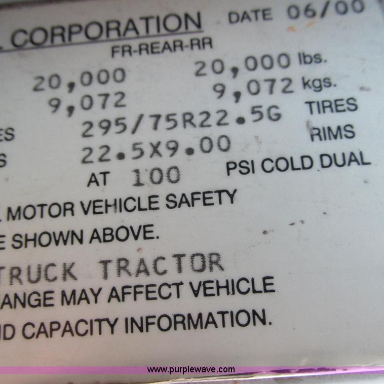 image for item L5324 2001 International 9100i fuel truck