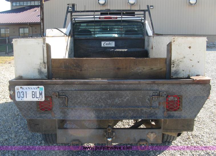 image for item L6438 2002 Chevrolet Silverado 2500 flatbed pickup truck