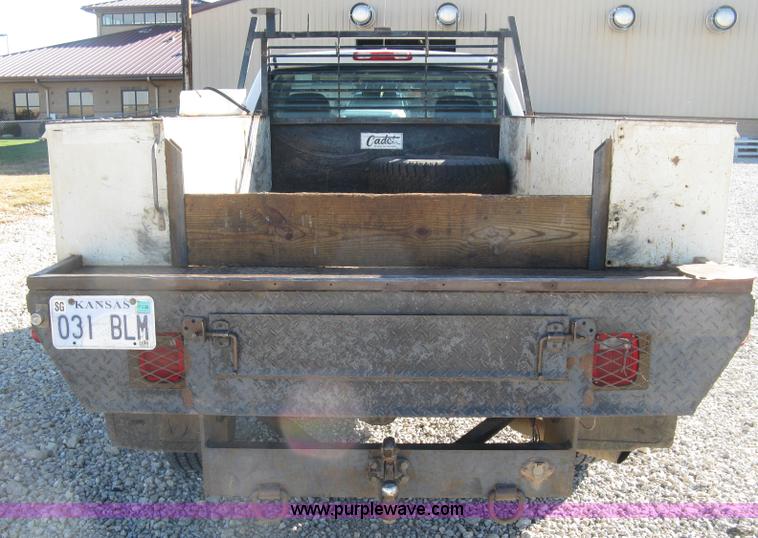 image for item L6438 2002 Chevrolet Silverado 2500 flatbed pickup truck