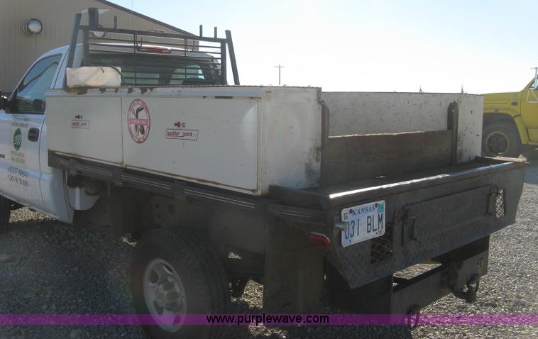 image for item L6438 2002 Chevrolet Silverado 2500 flatbed pickup truck