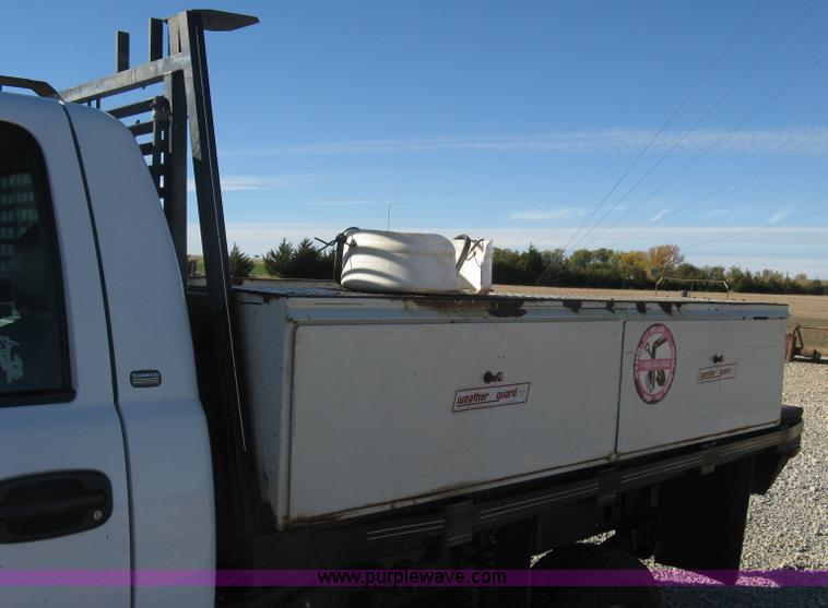 image for item L6438 2002 Chevrolet Silverado 2500 flatbed pickup truck