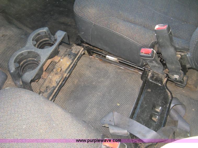 image for item L6438 2002 Chevrolet Silverado 2500 flatbed pickup truck