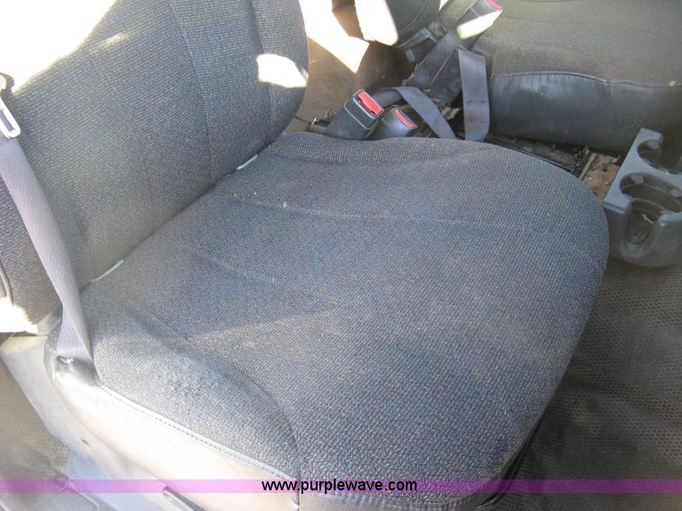 image for item L6438 2002 Chevrolet Silverado 2500 flatbed pickup truck