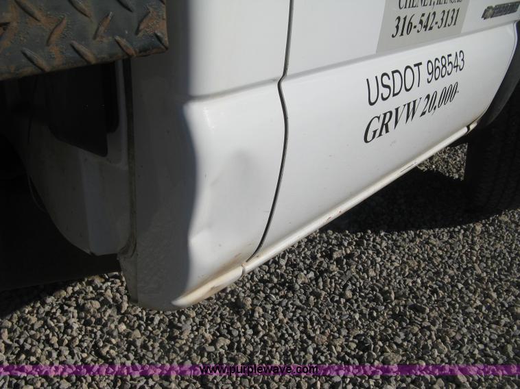 image for item L6438 2002 Chevrolet Silverado 2500 flatbed pickup truck