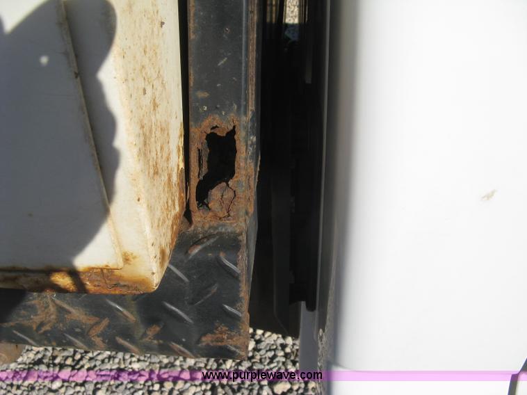 image for item L6438 2002 Chevrolet Silverado 2500 flatbed pickup truck