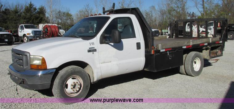 image for item N9258 1999 Ford F350 Super Duty flatbed pickup truck