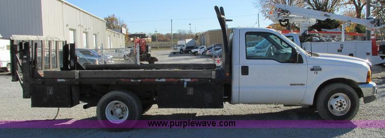 image for item N9258 1999 Ford F350 Super Duty flatbed pickup truck