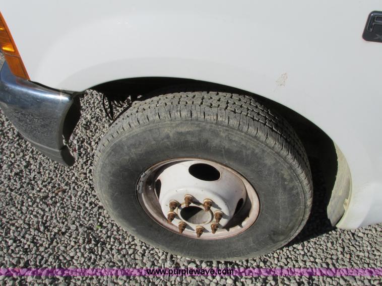 image for item N9258 1999 Ford F350 Super Duty flatbed pickup truck