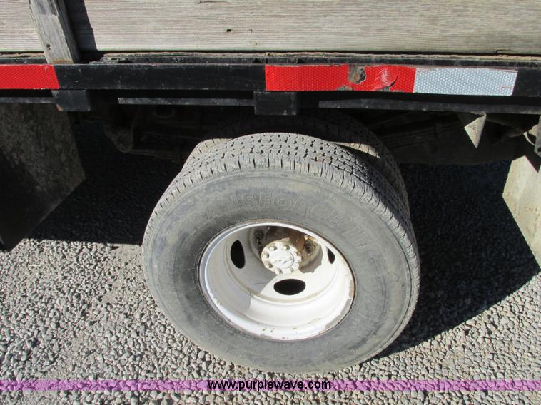 image for item N9258 1999 Ford F350 Super Duty flatbed pickup truck