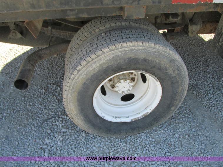 image for item N9258 1999 Ford F350 Super Duty flatbed pickup truck