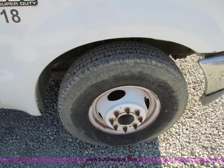 image for item N9258 1999 Ford F350 Super Duty flatbed pickup truck