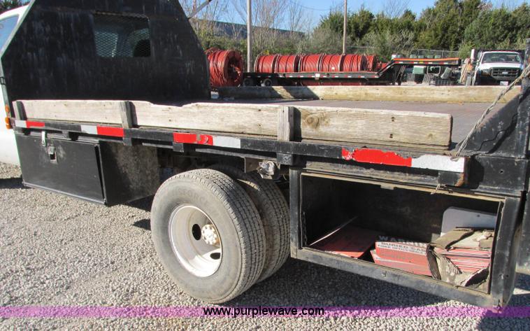 image for item N9258 1999 Ford F350 Super Duty flatbed pickup truck
