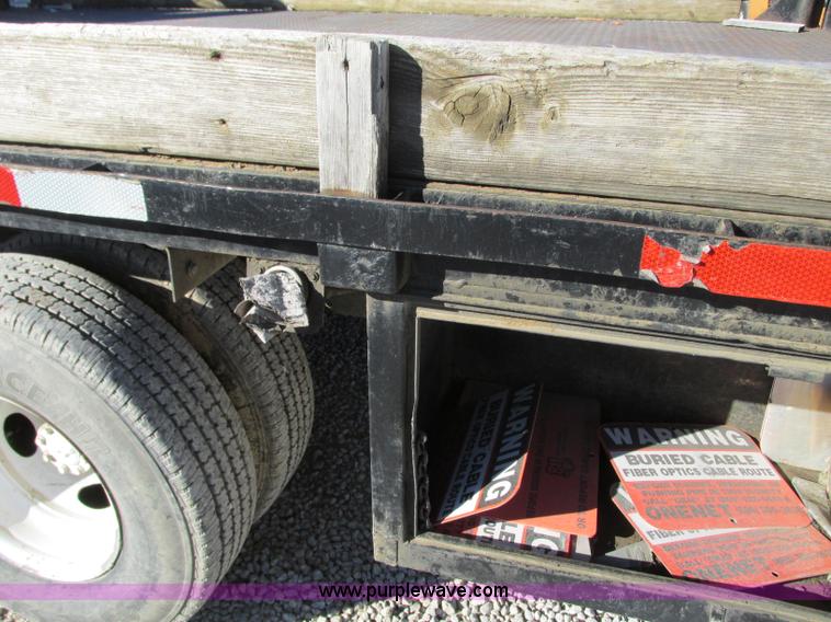 image for item N9258 1999 Ford F350 Super Duty flatbed pickup truck