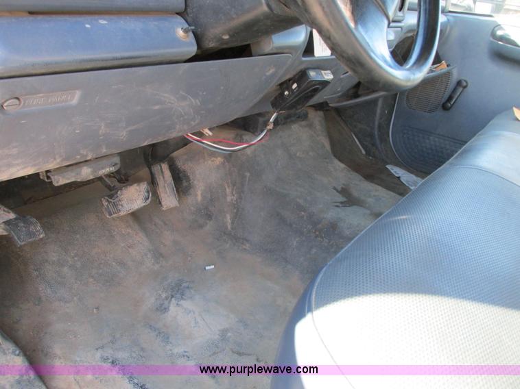 image for item N9258 1999 Ford F350 Super Duty flatbed pickup truck