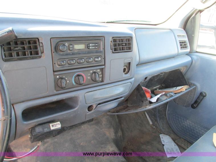 image for item N9258 1999 Ford F350 Super Duty flatbed pickup truck