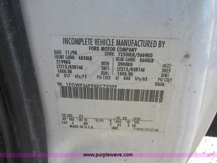 image for item N9258 1999 Ford F350 Super Duty flatbed pickup truck