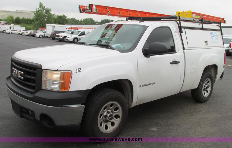 image for item R9328 2008 GMC Sierra 1500 pickup truck