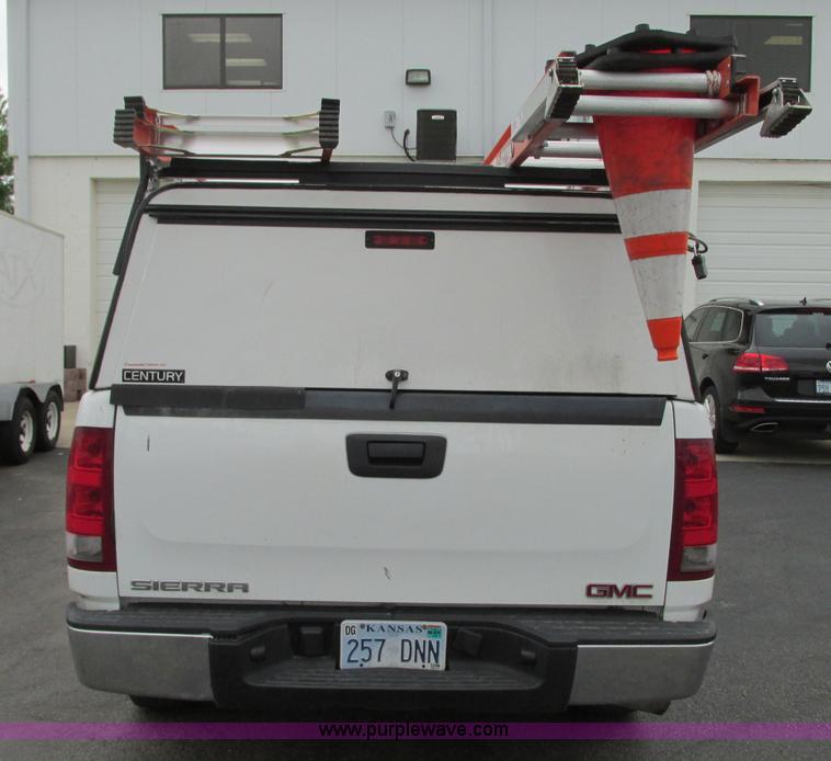 image for item R9328 2008 GMC Sierra 1500 pickup truck