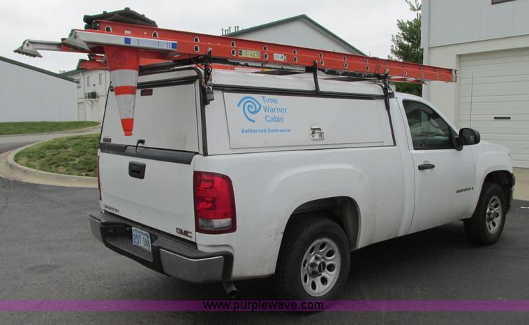 image for item R9328 2008 GMC Sierra 1500 pickup truck