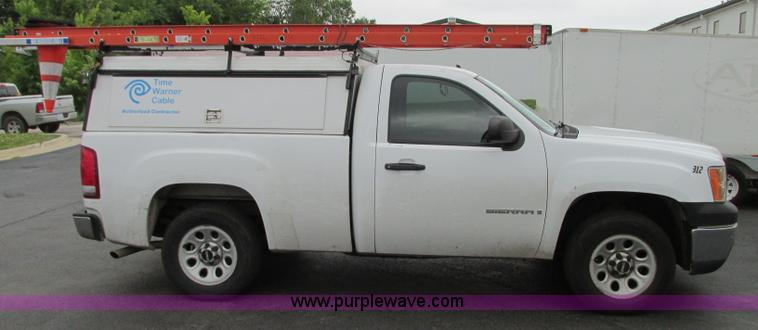 image for item R9328 2008 GMC Sierra 1500 pickup truck